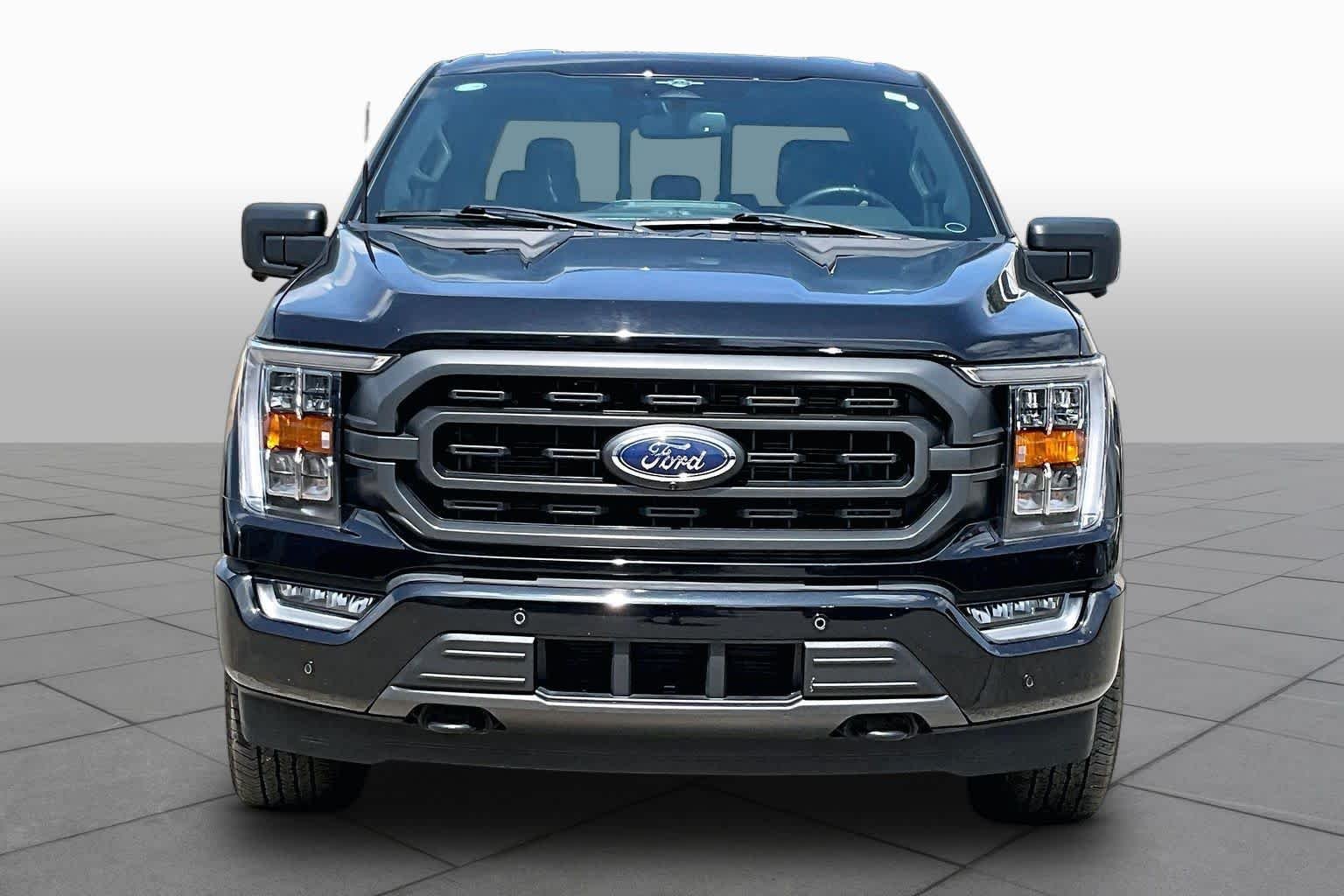 Used 2023 Agate Black Metallic Ford XLT image 4