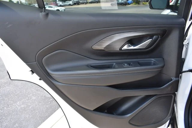 Used 2024 White GMC SLE image 12