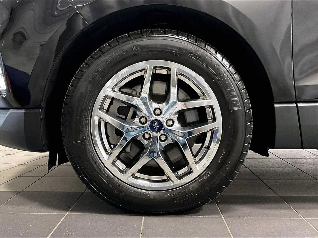 Used 2022 Black Ford SEL image 7