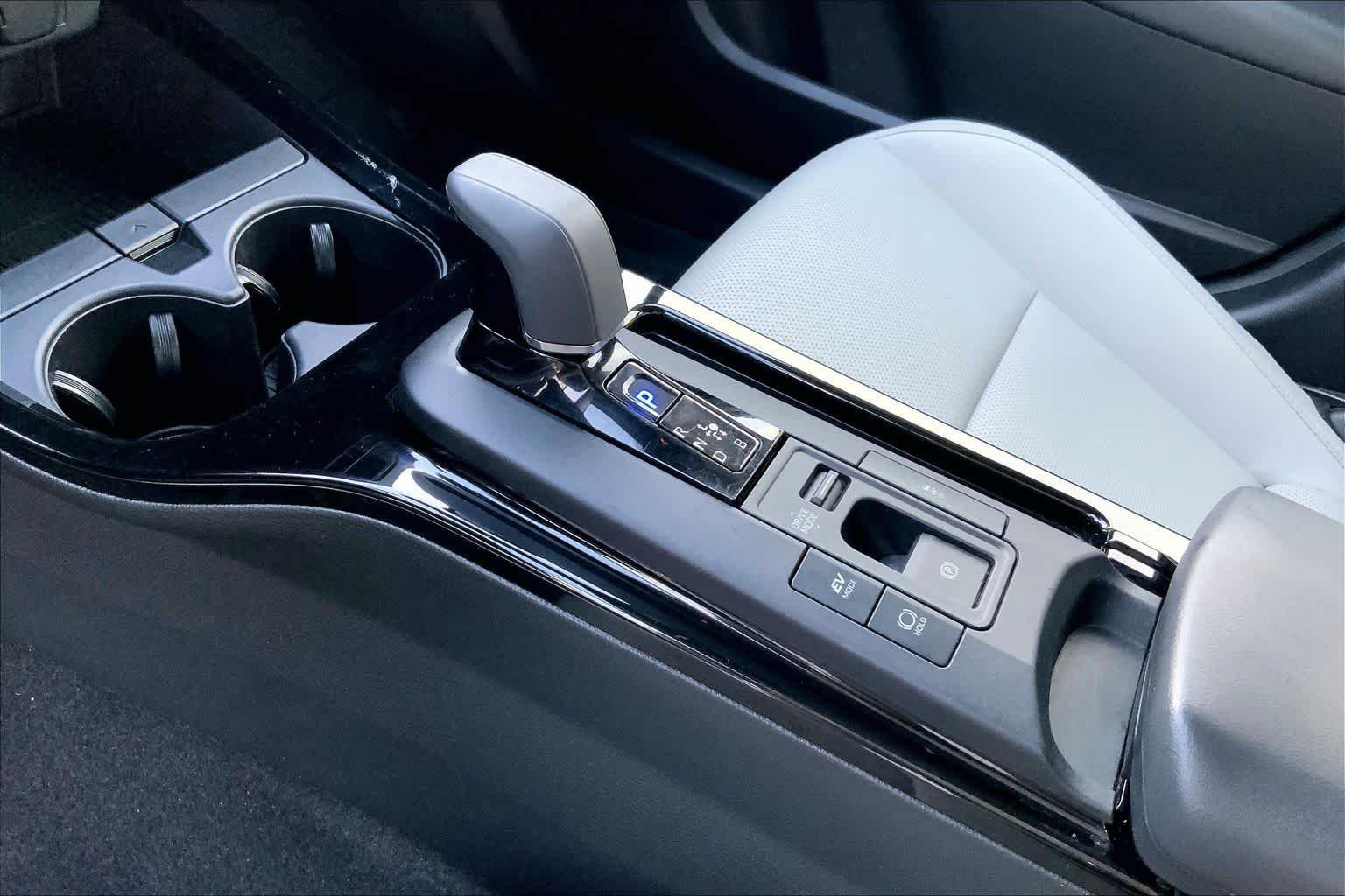 Used 2024 Wind Chill Pearl Toyota XLE image 16