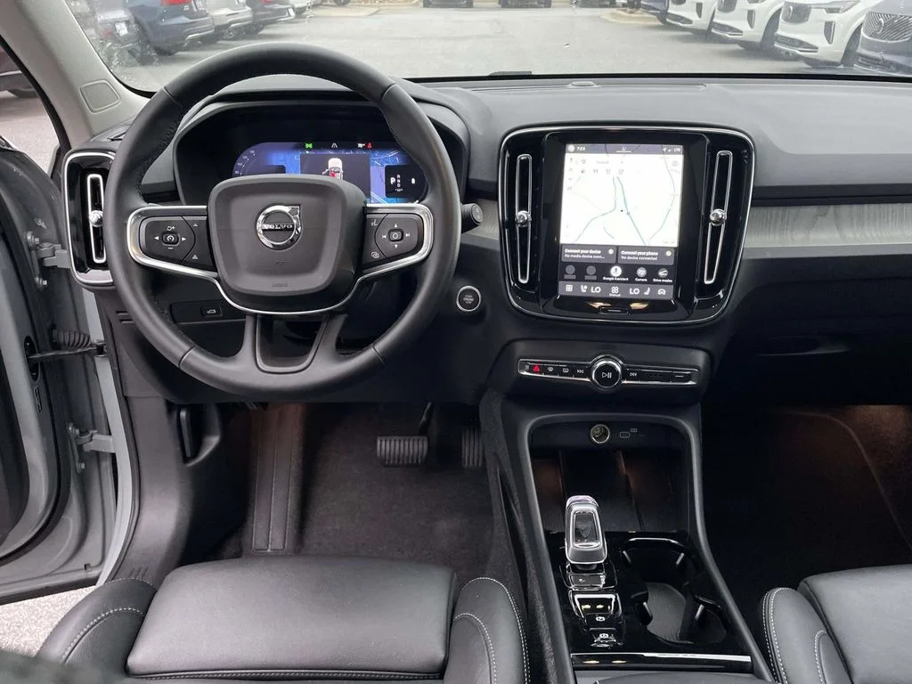 Certified Used 2025 Vapour Grey Volvo Plus image 4