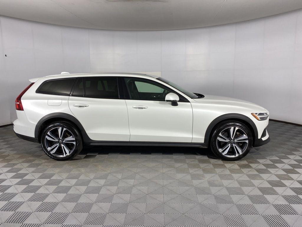Used 2023 Crystal White Metallic Volvo Plus image 32