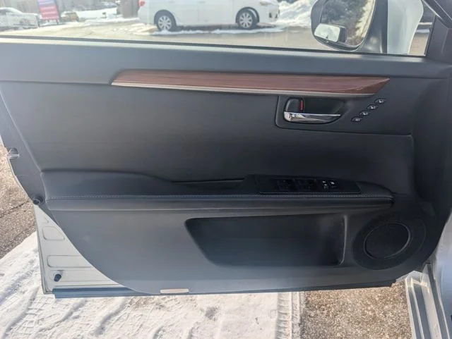 Used 2013 Silver Lexus 300h image 9