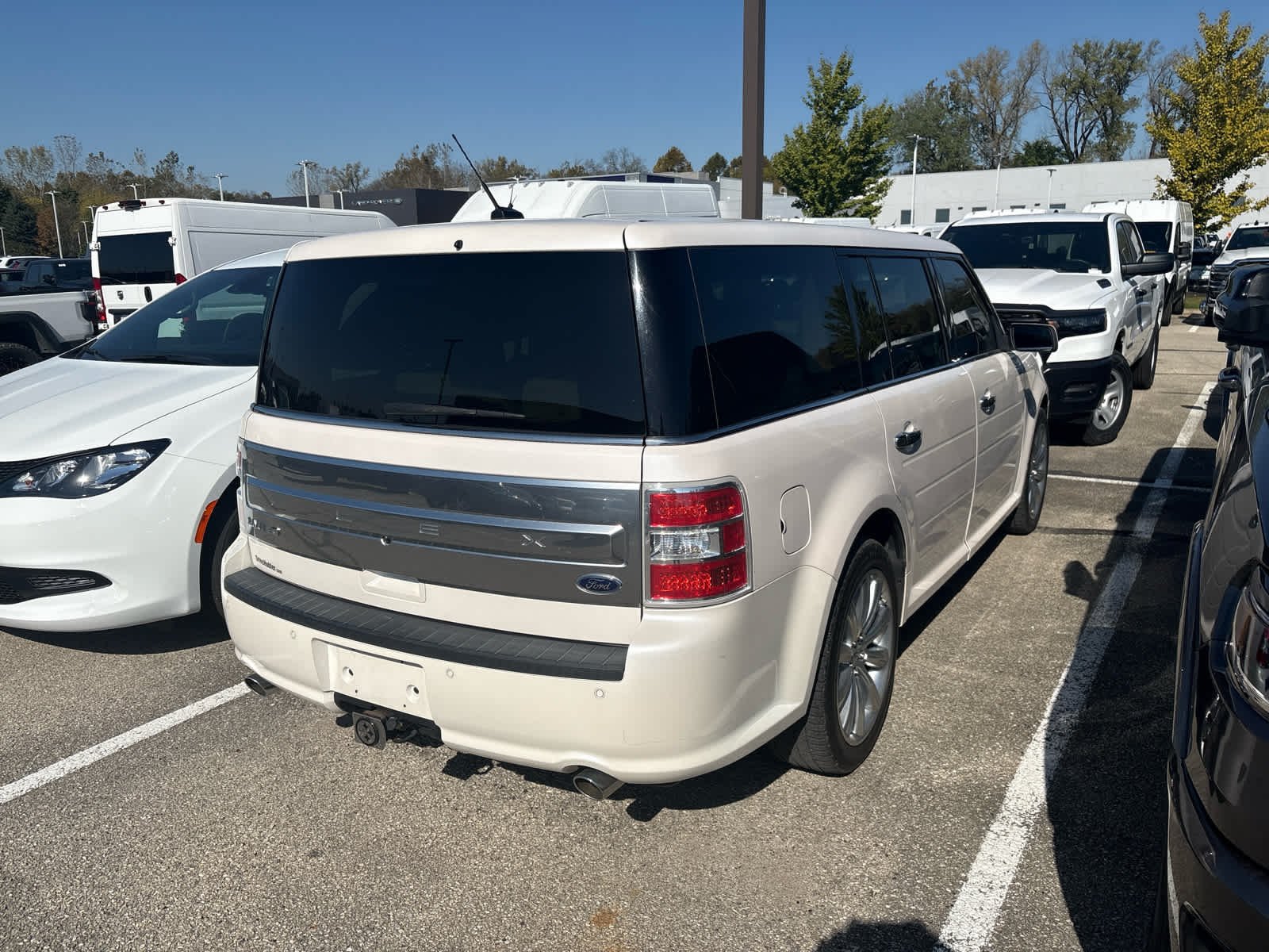 Used 2019 White Platinum Metallic Tri-Coat Ford Limited image 3
