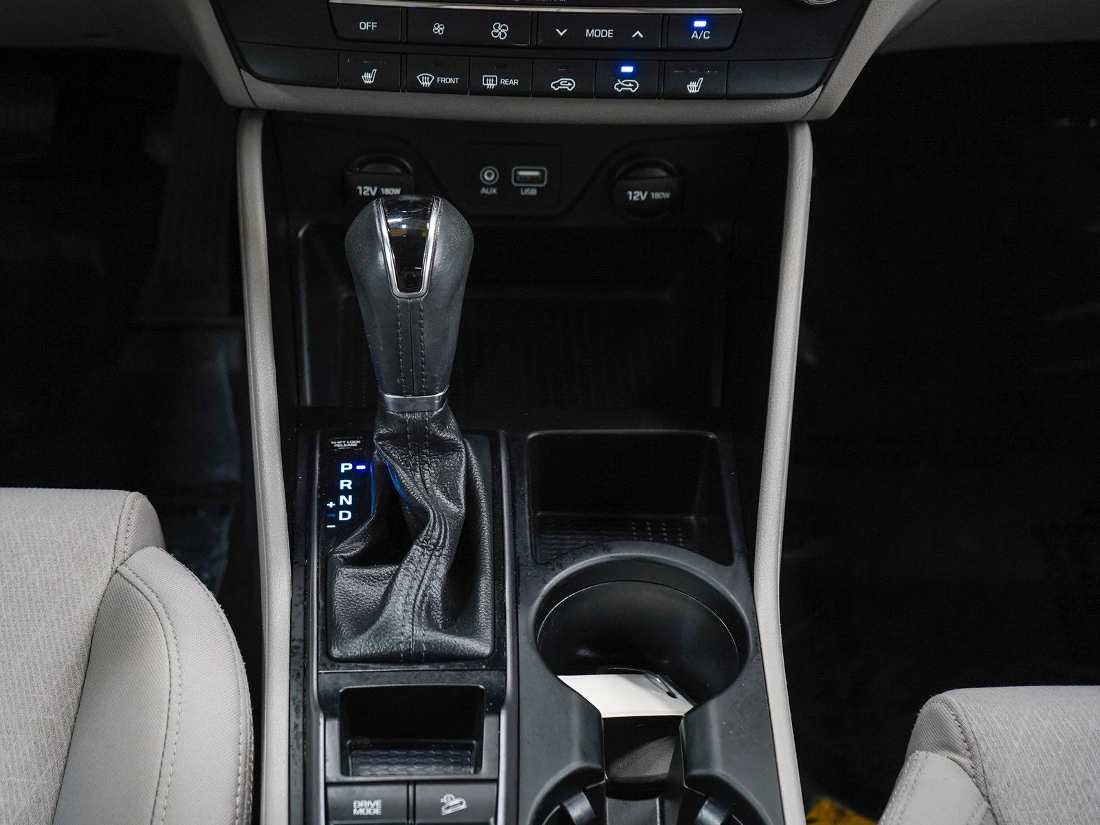 Used 2018 Black Noir Pearl Hyundai Value image 18