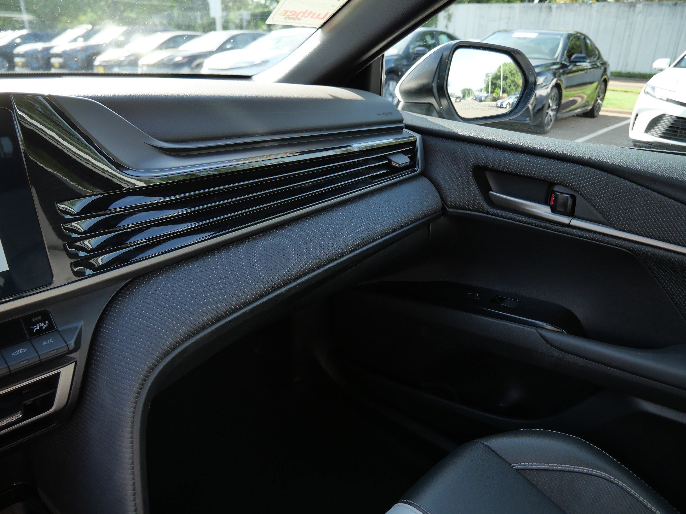 Used 2025 Ice Cap Toyota SE image 23