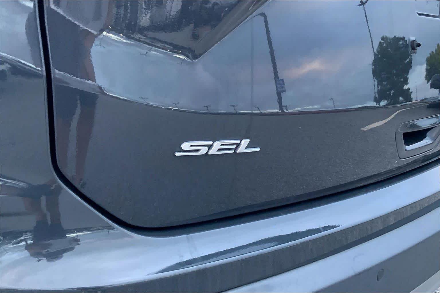 Used 2021 Lithium Gray Ford SEL image 28