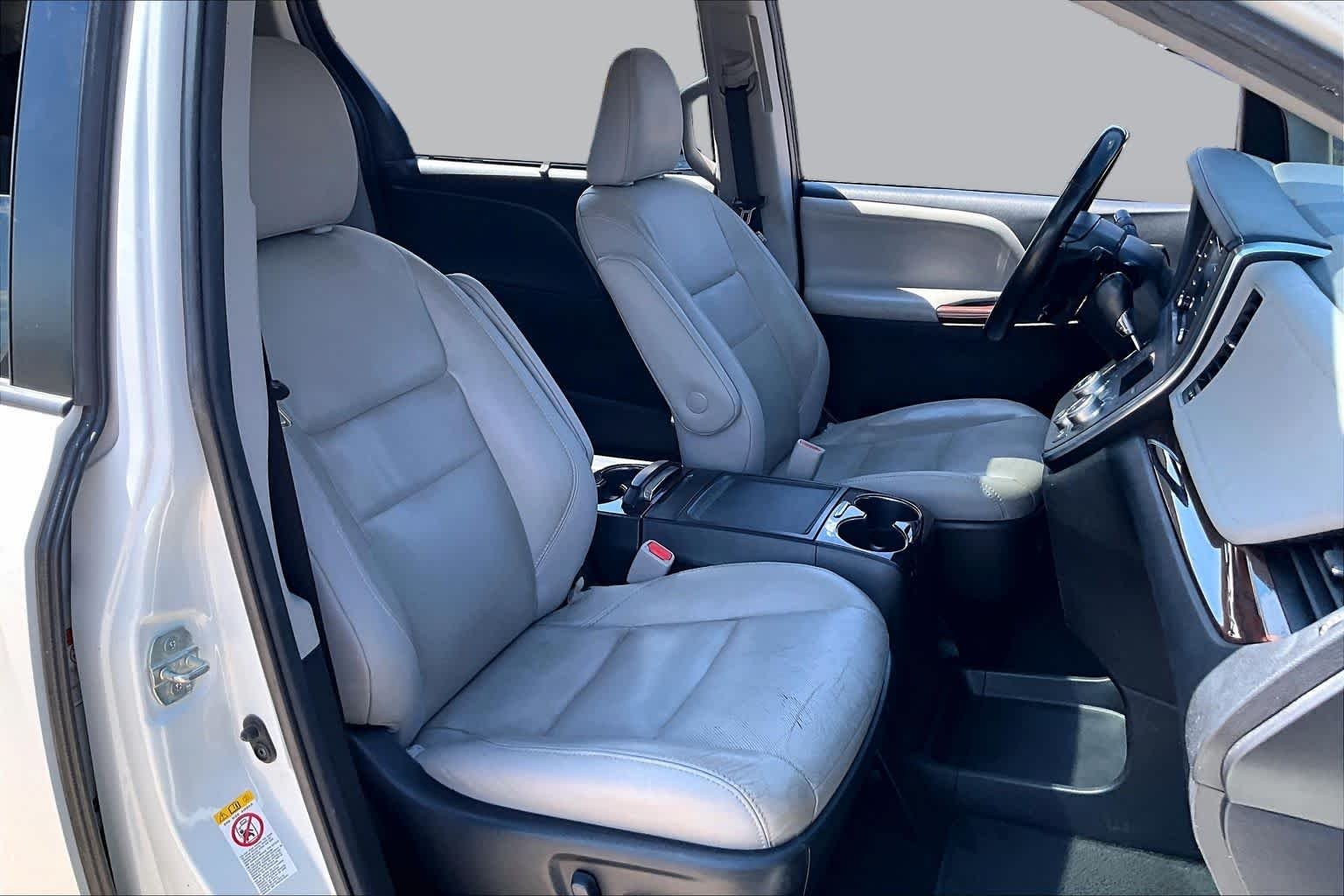 Used 2018 Blizzard Pearl Toyota Limited image 9