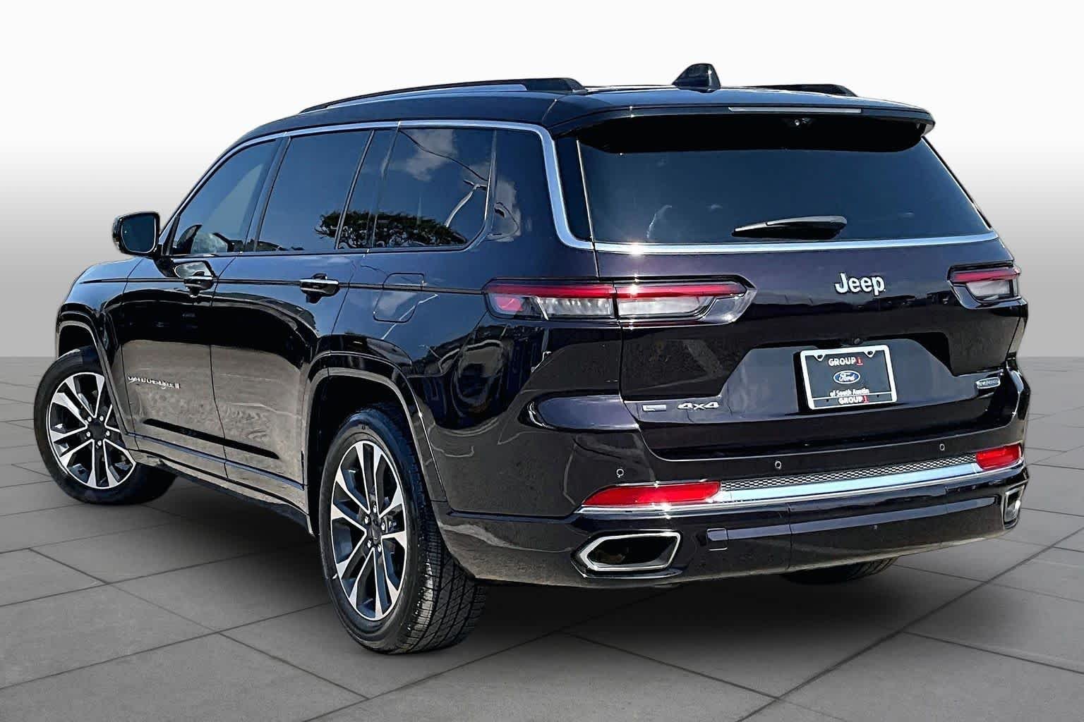 Certified Used 2023 Ember Pearlcoat Jeep Overland image 12