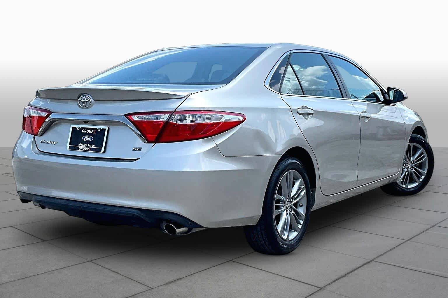 Used 2016 Creme Brulee Mica Toyota SE image 13