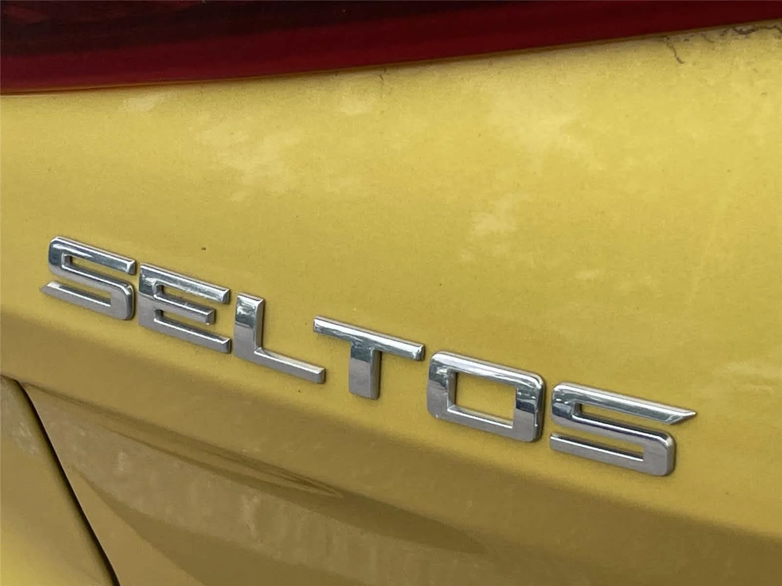 Used 2021 Starbright Yellow/Black Roof Kia S image 7
