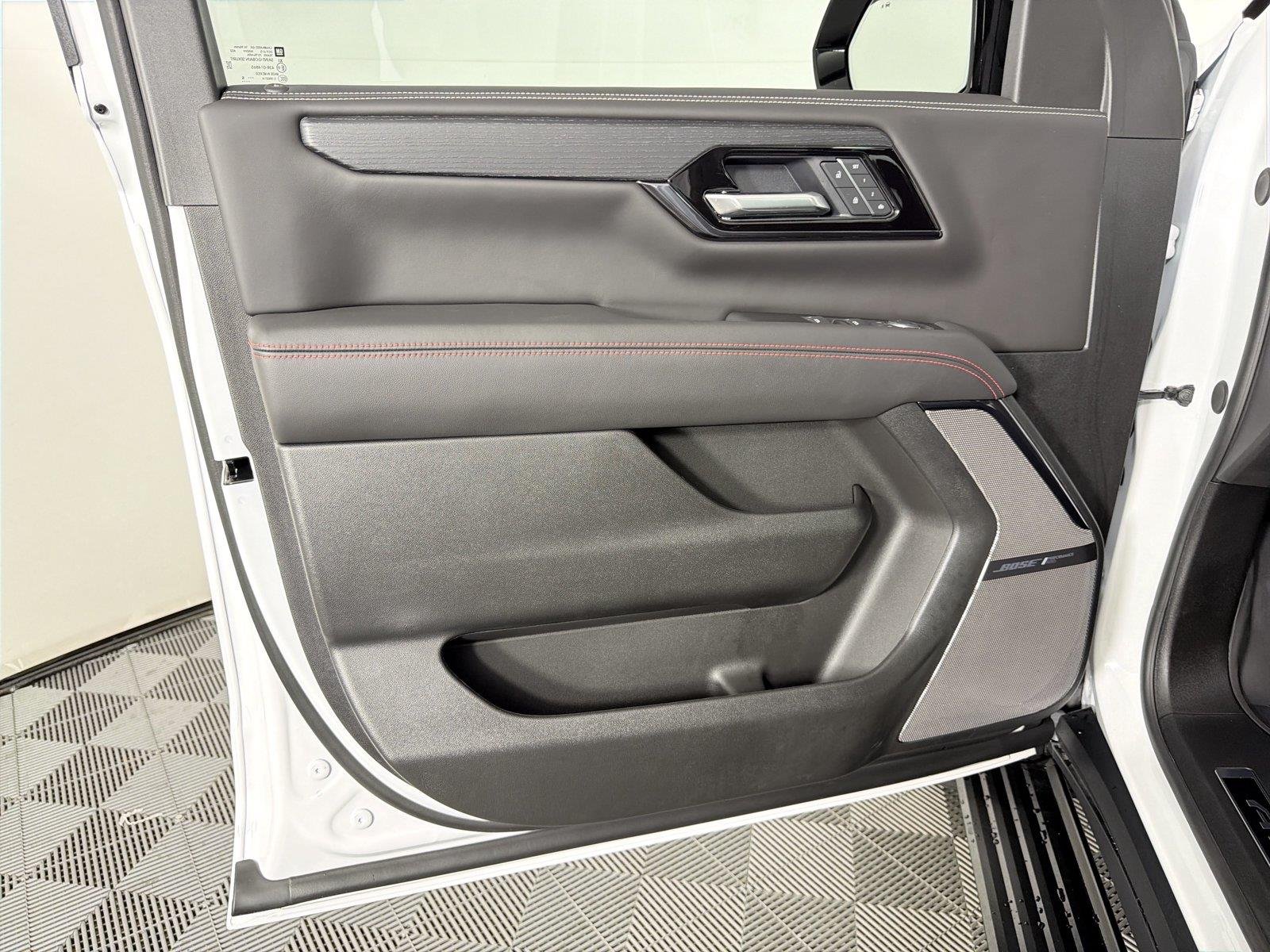2026 GMC Yukon AT4 Ultimate - Photo 8