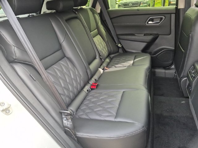 New 2026 Everest White Pearl TriCoat / Super Black Two-tone Nissan Platinum image 26