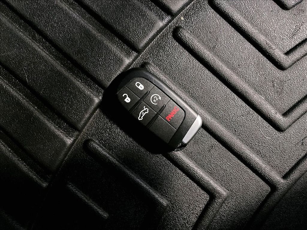 Used 2018 White Jeep Overland image 32