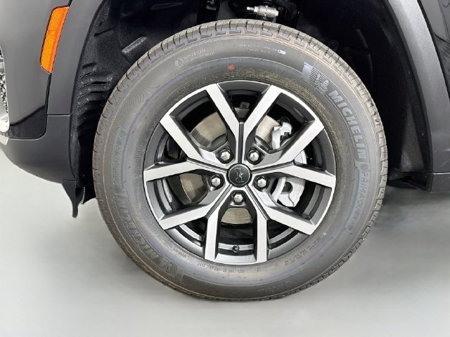 New 2027 High-Gloss Black Paint Jeep Laredo X image 30