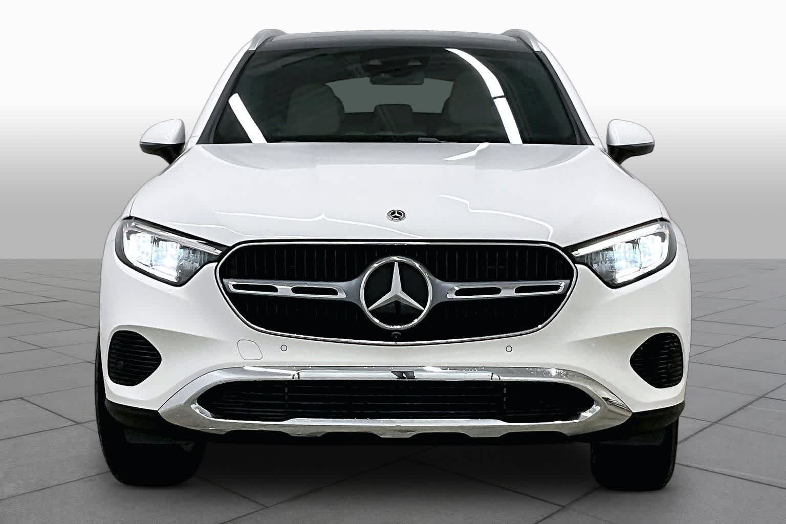 New 2026 Polar White Mercedes-Benz GLC 300 image 3