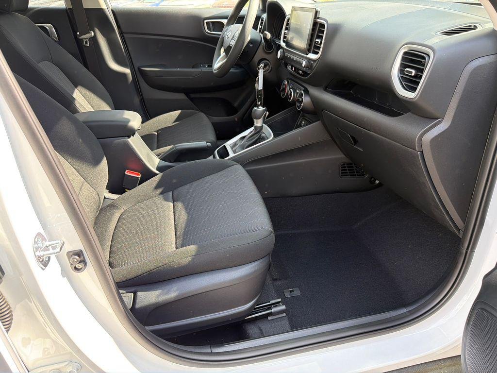 New 2026 White Hyundai SE image 13