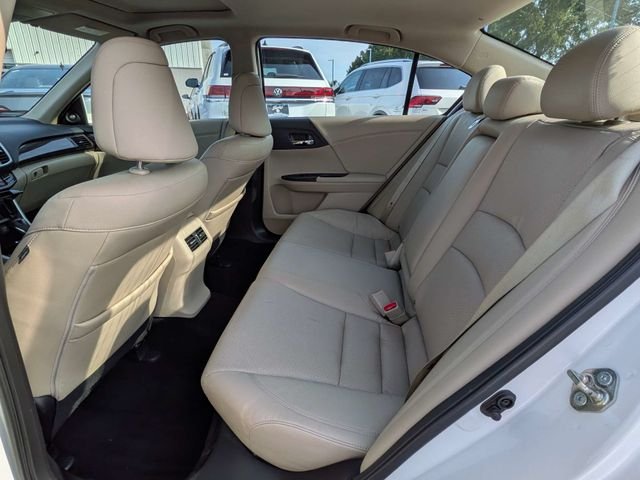 Used 2017 White Honda EX-L image 13