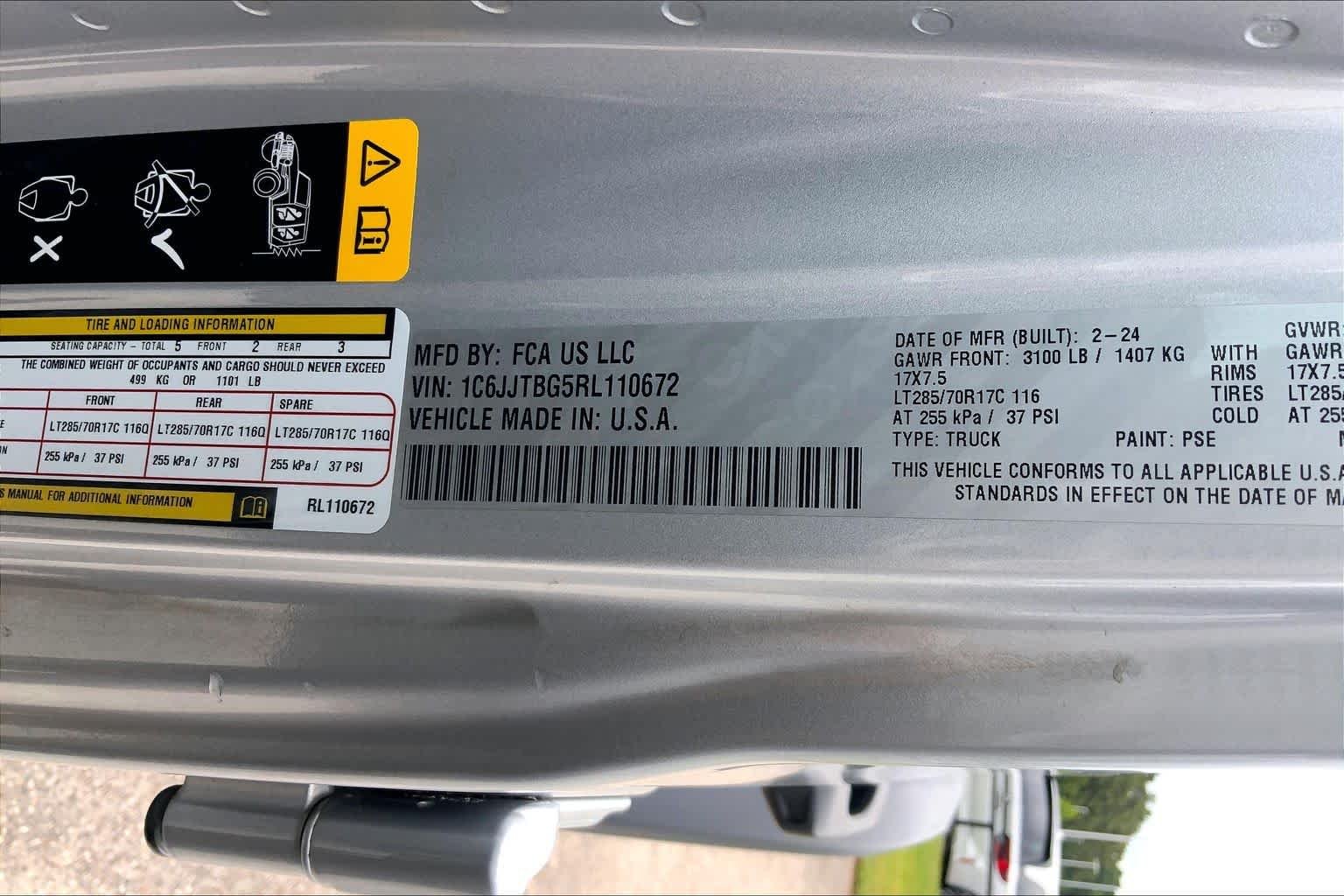 Used 2024 Silver Zynith Clearcoat Jeep Rubicon image 30