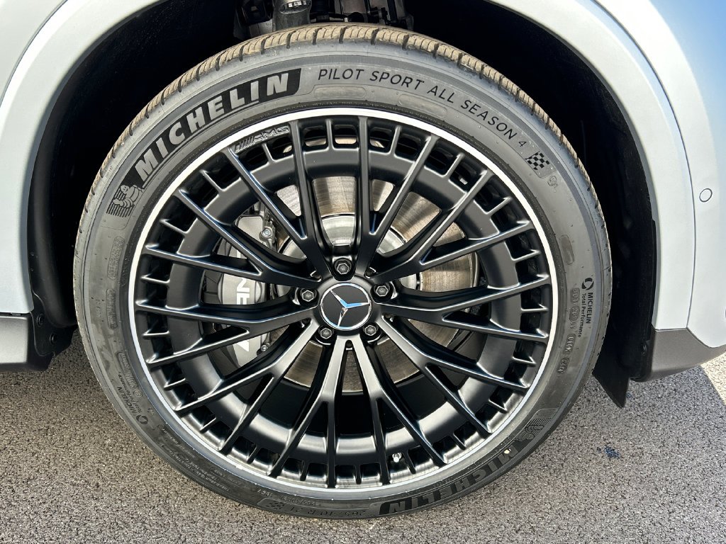 New 2027 MANUFAKTUR Cirrus Silver Magno Mercedes-Benz AMG® GLC 53 4MATIC+ Coupe image 36