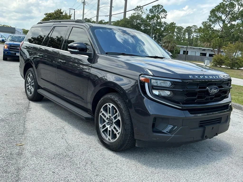 Used 2025 Gray Ford Active image 8