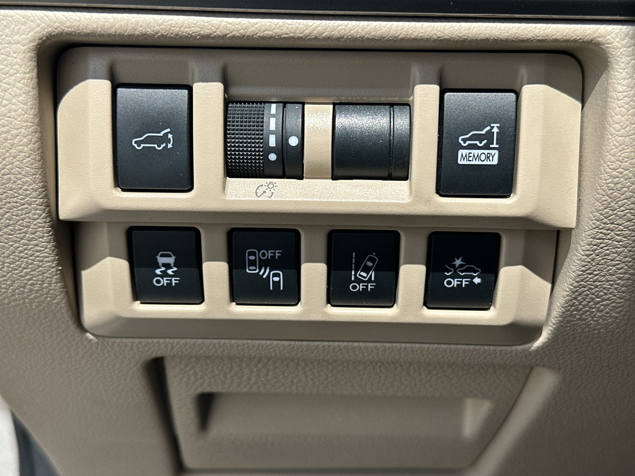 Used 2018 Tungsten Metallic Subaru Premium image 28