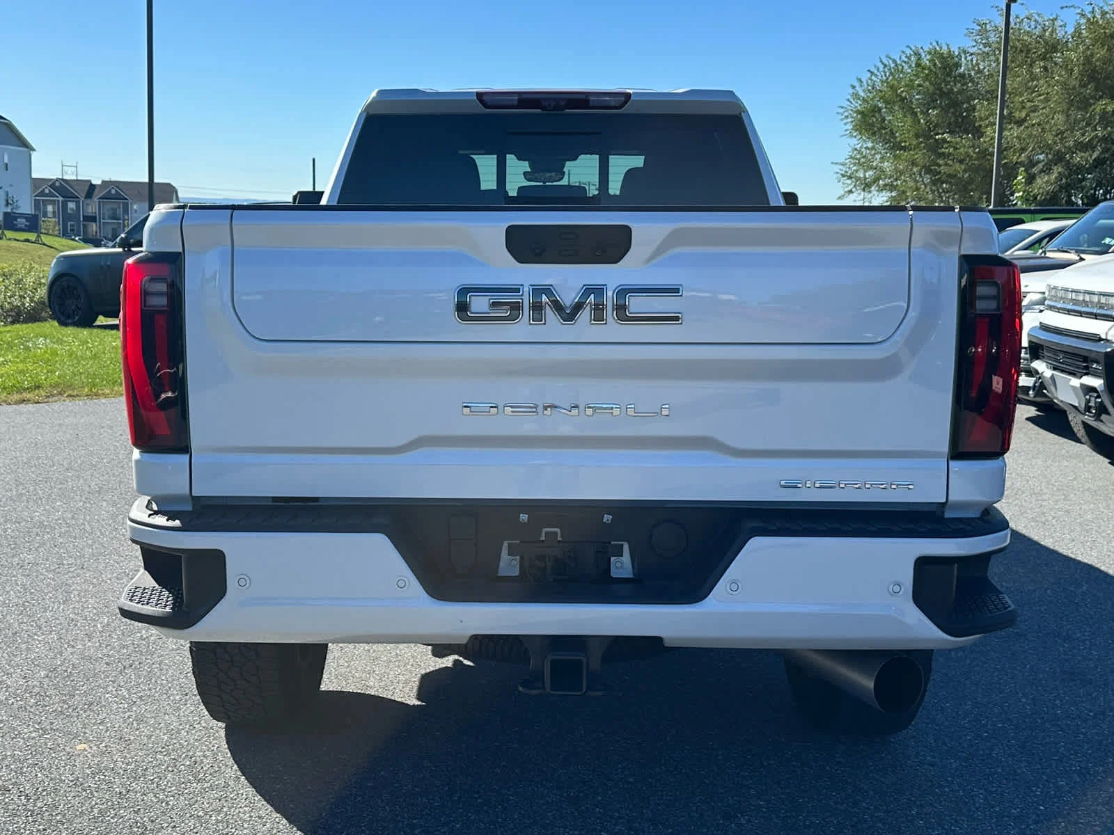 Used 2024 White Frost Tricoat GMC Denali Ultimate image 7