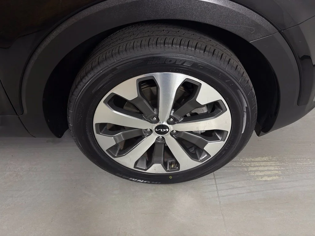 Used 2022 Black Kia S image 10