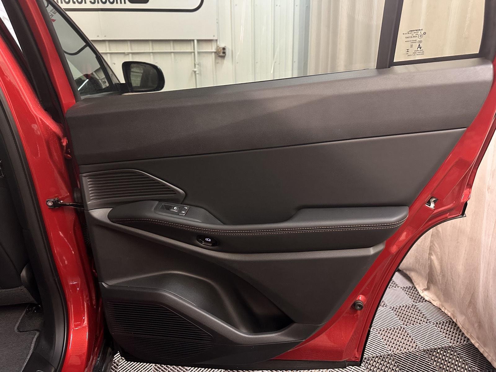 New 2026 Red Hot Pearl-Coat Exterior Paint Jeep Limited image 36
