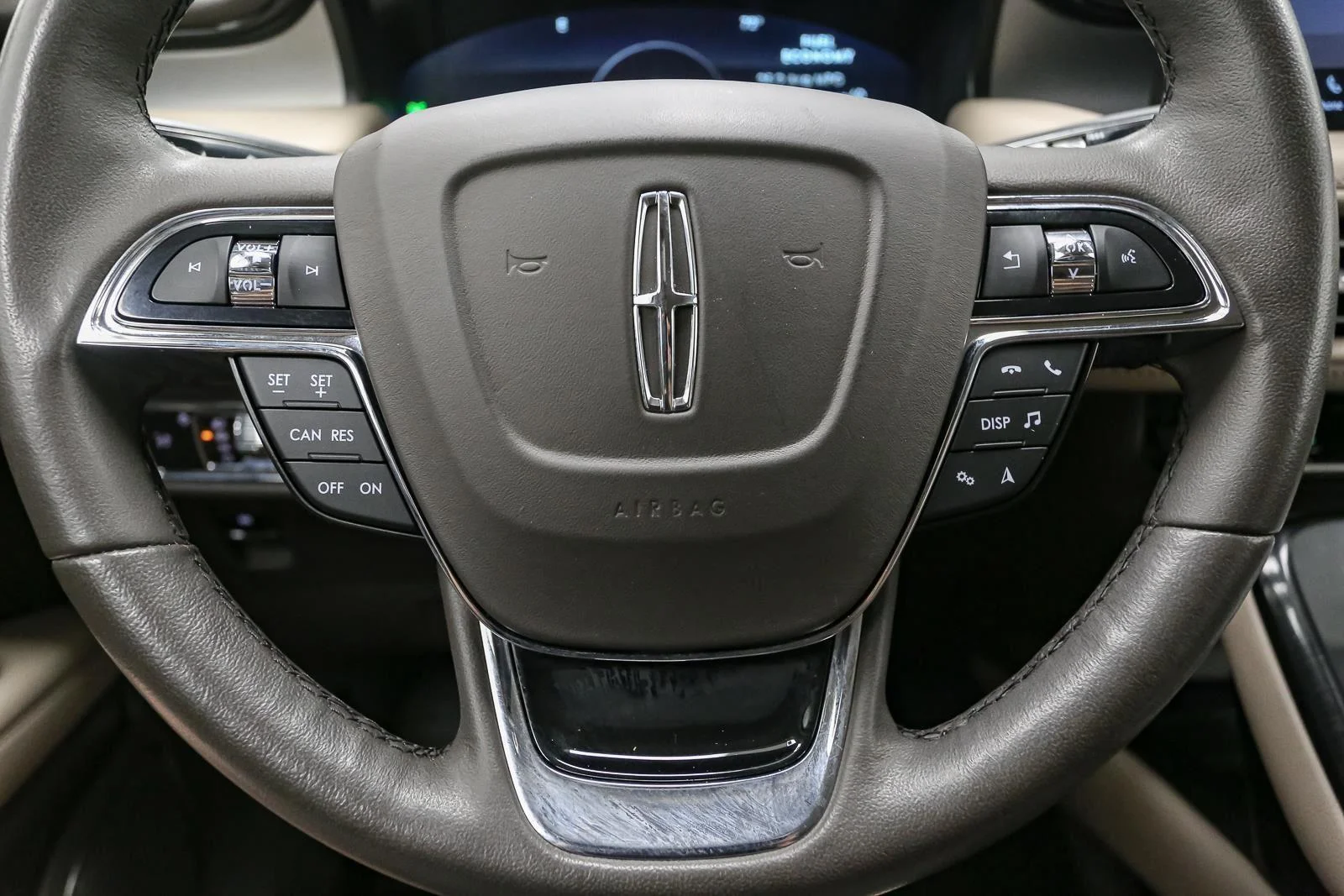 Used 2023 Ceramic Pearl Metallic Tinted Clearcoat Lincoln Standard image 32