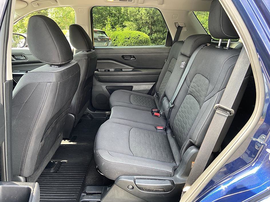 Used 2025 Deep Ocean Blue Pearl Nissan SV image 12
