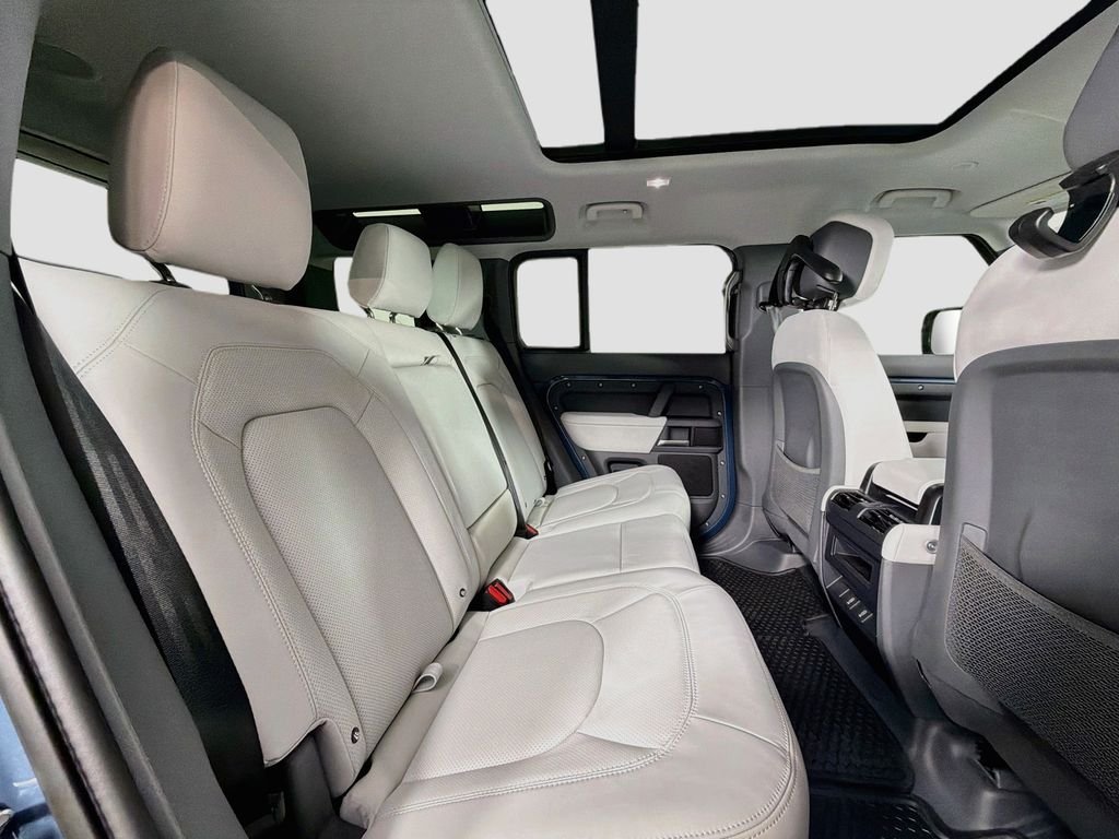 New 2026 Tasman Blue Land Rover X-Dynamic SE image 29