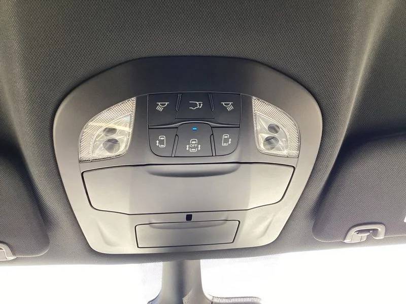 New 2026 Bright White Clear-Coat Exterior Paint Chrysler Select image 26