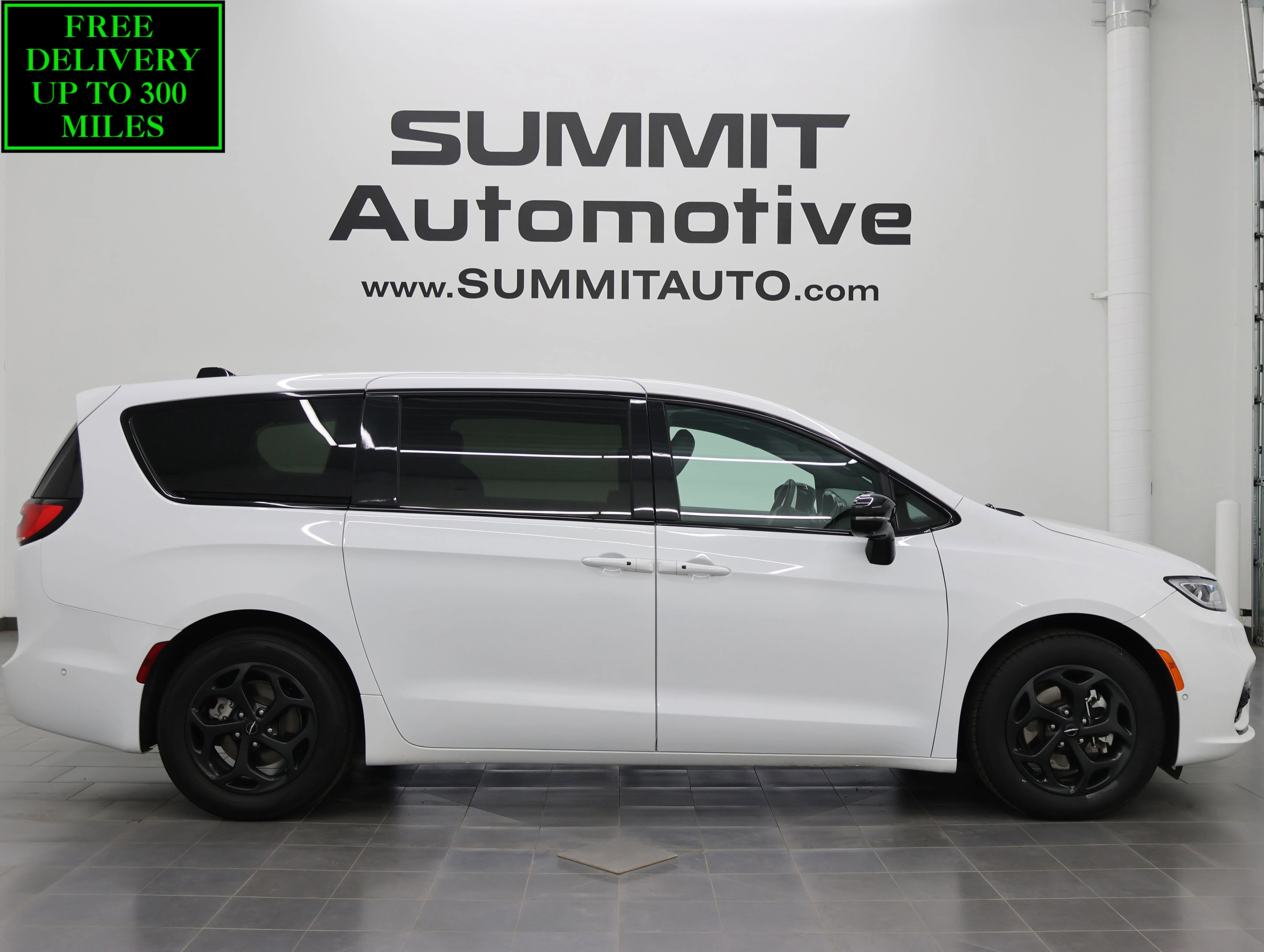 2024 Chrysler Pacifica Hybrid Select S-Appearance PHEV's photo