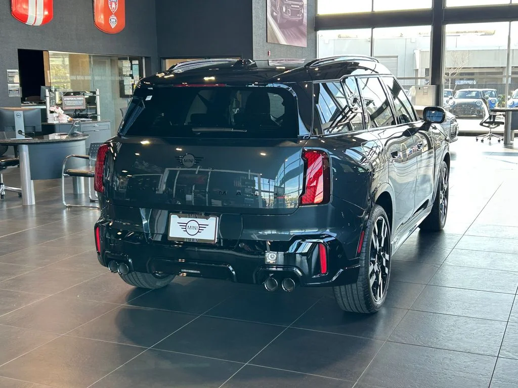 New 2026 Legend Grey Metallic MINI Iconic image 5