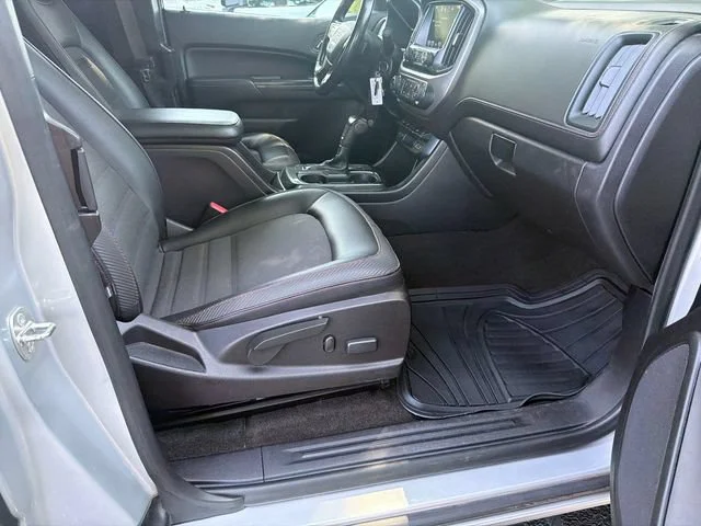 Used 2016 QUICKSILVER METALLIC GMC 4WD SLE image 13