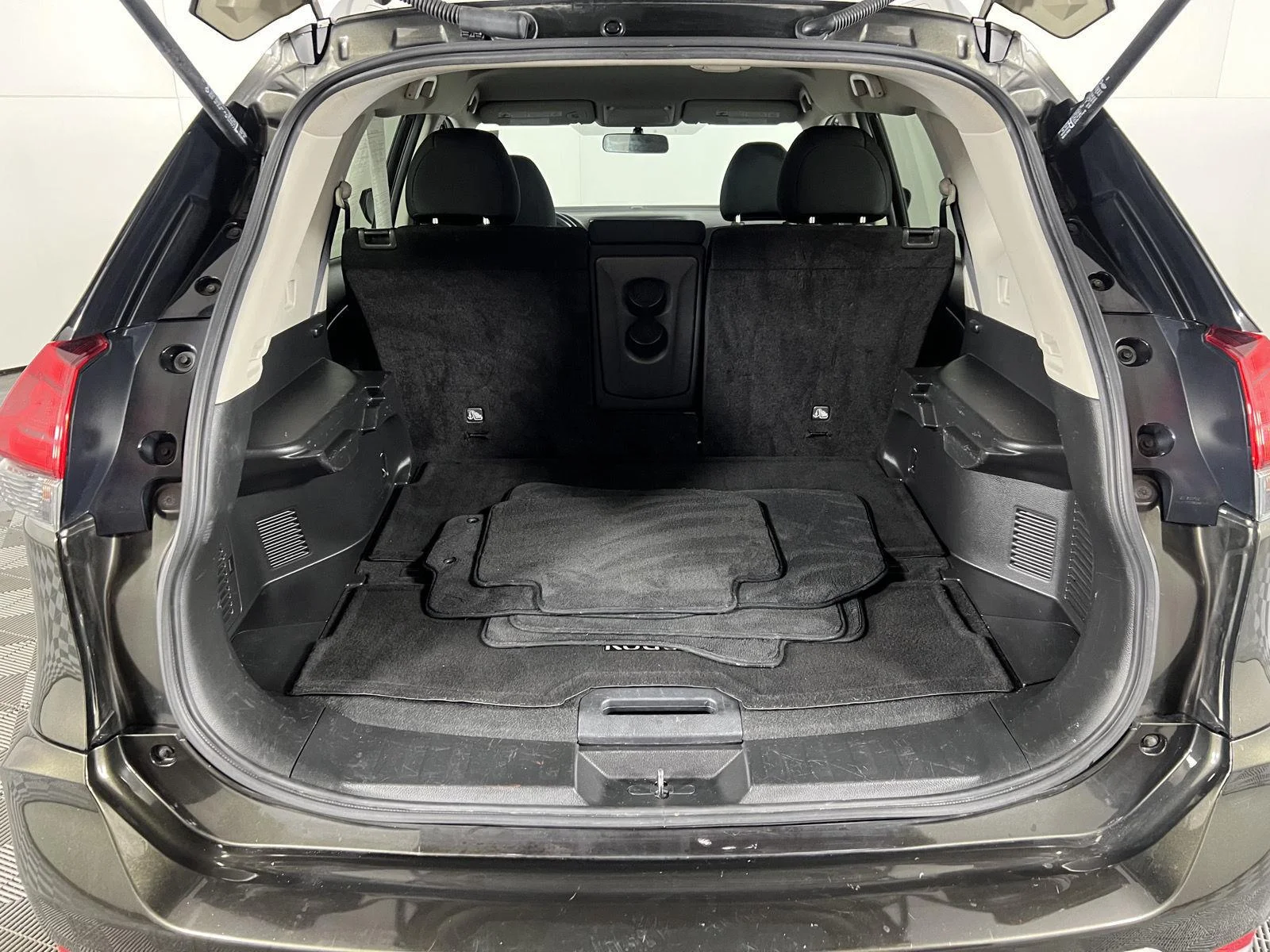 Used 2017 Midnight Jade Nissan SV image 8