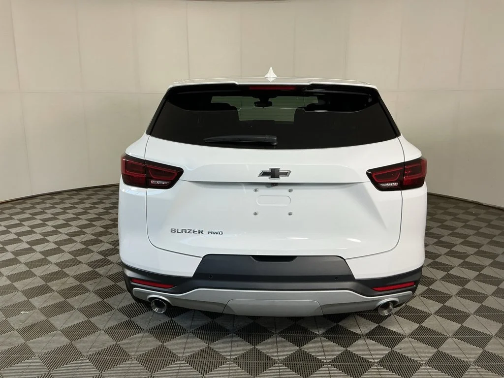 New 2026 Summit White Chevrolet 2LT image 7