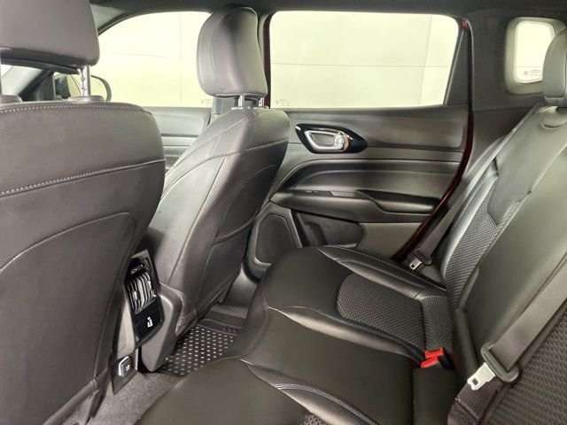 New 2026 Red Hot Pearlcoat Jeep Latitude image 38