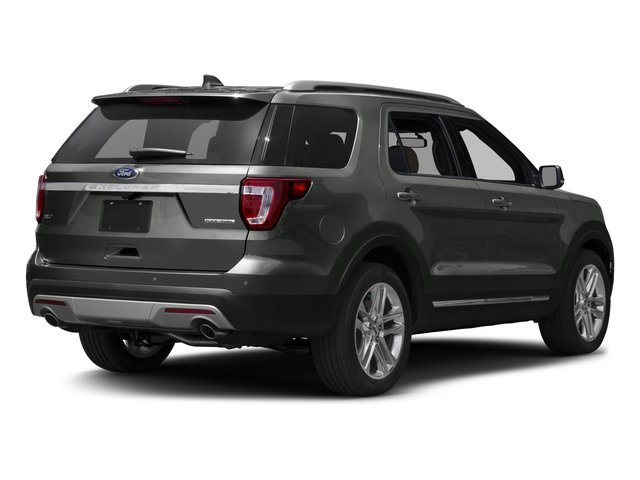 Used 2017 White Platinum Clearcoat Metallic Ford XLT image 2