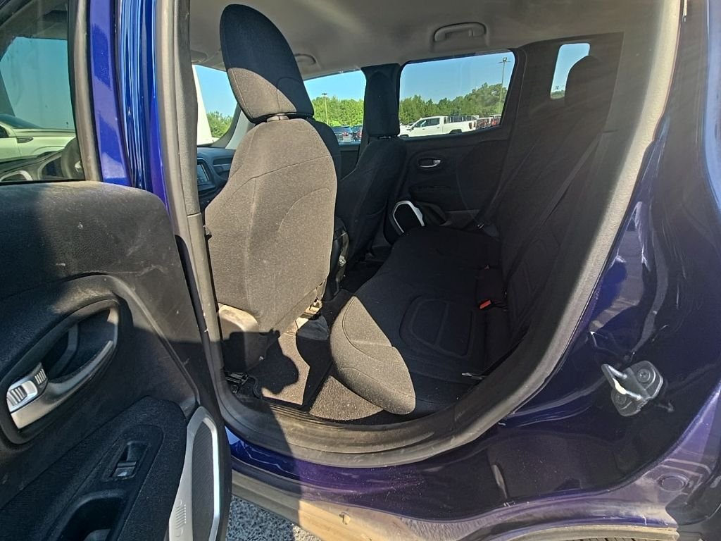 Used 2018 Blue Jeep Latitude image 2