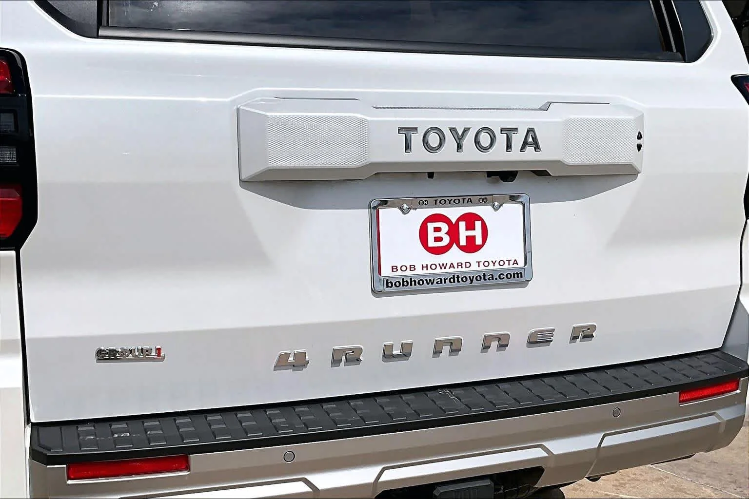 Used 2026 Wind Chill Pearl Toyota Limited image 30