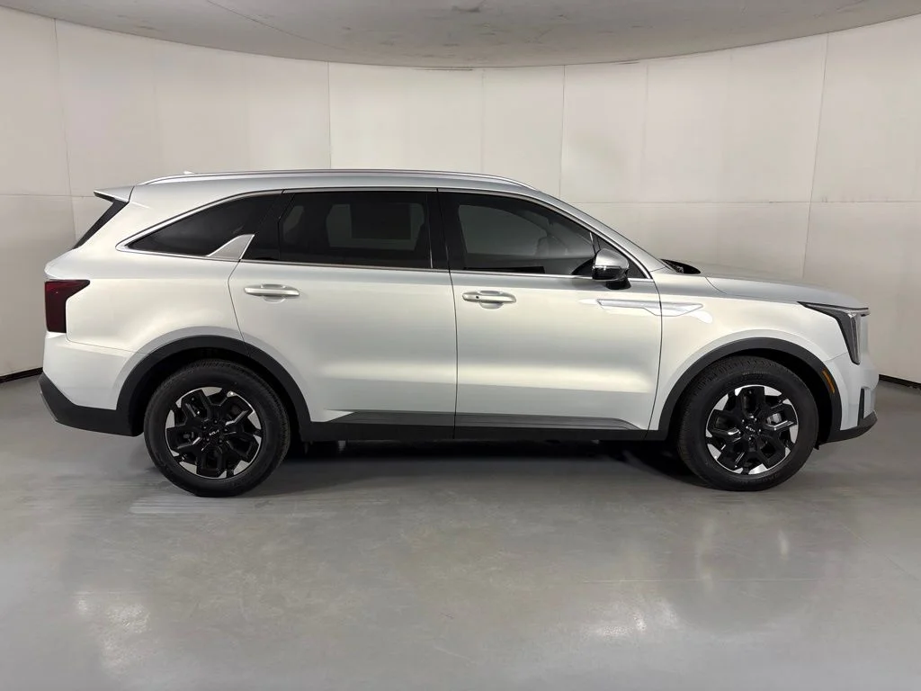 New 2026 Ivory Silver Kia S image 9