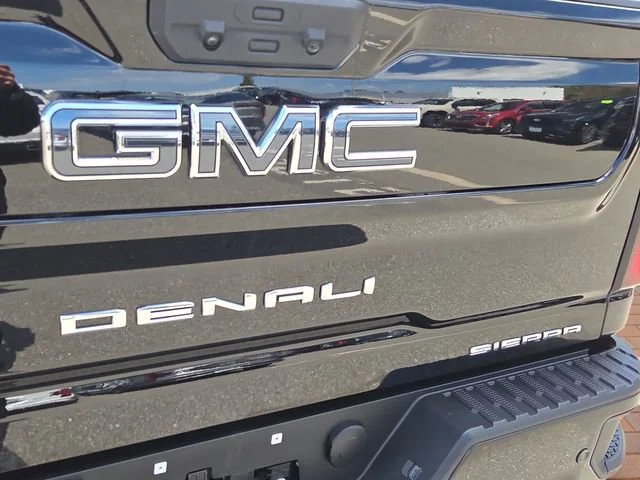 Used 2025 Onyx Black GMC Denali Ultimate image 5