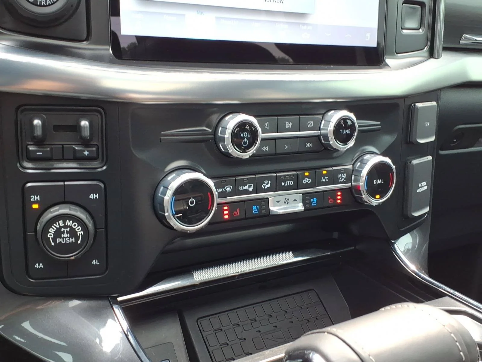 Used 2023 White Metallic Ford LARIAT image 21