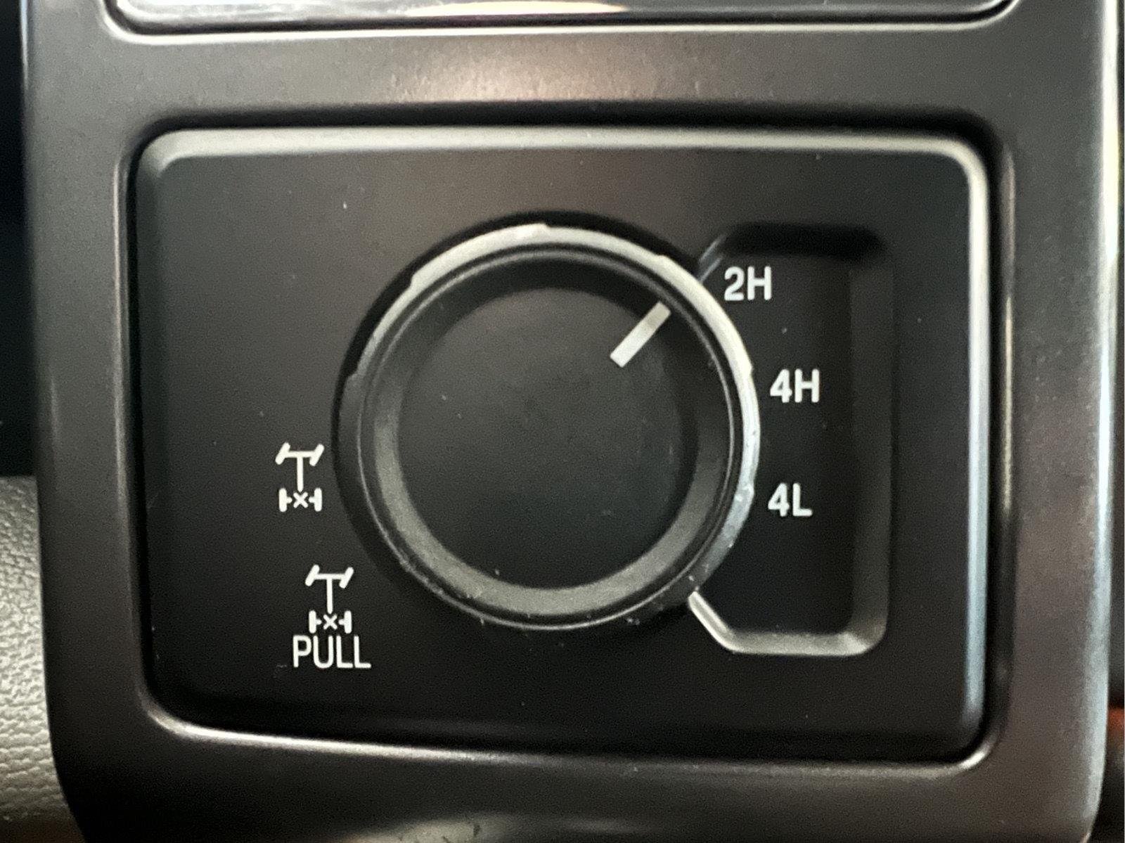 Used 2015 Blue Jeans Metallic Ford XLT image 31