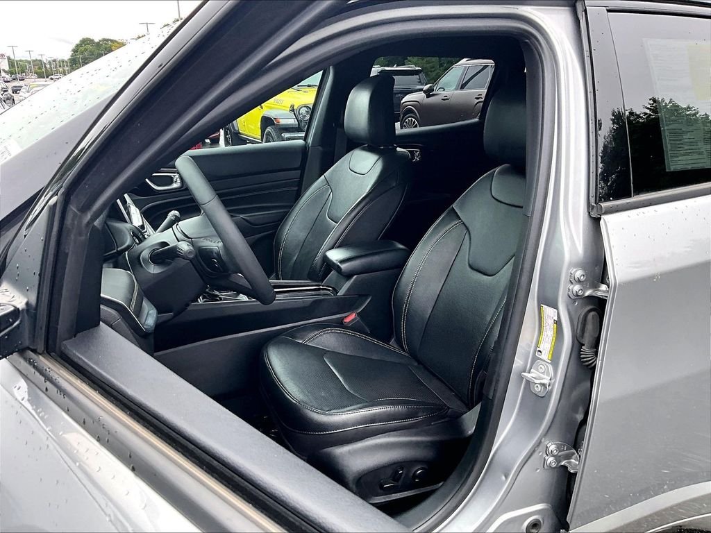 Used 2023 Silver Jeep Limited image 10