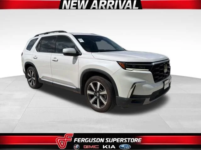 2023 Honda Pilot Touring AWD's photo