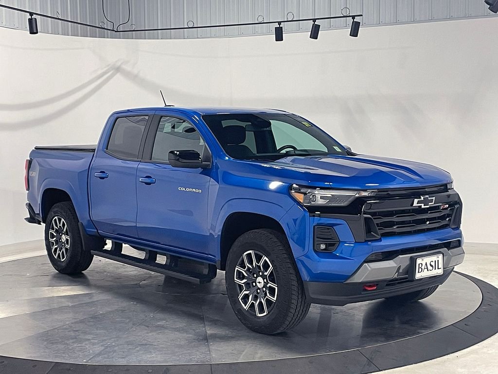 Used 2024 Blue Chevrolet Z71 image 41