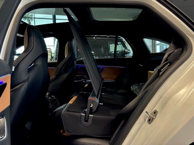 New 2026 MANUFAKTUR Moonlight White Magno Mercedes-Benz AMG® E 53 E 4MATIC+ Wagon image 22